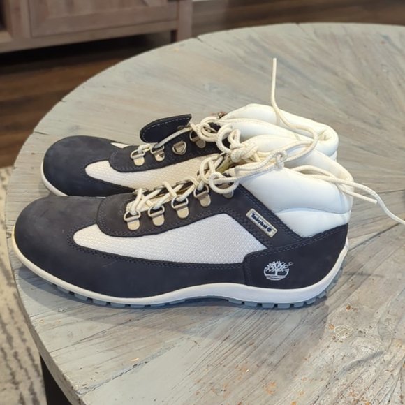 Like NEW Timberland Field Leather Boots - Picture 3 of 9